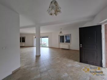 Fabulous villa in perfect conditions with panoramic terrace, lake view and garden. Pietraferrazzana Img71