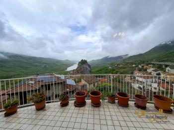 Fabulous villa in perfect conditions with panoramic terrace, lake view and garden. Pietraferrazzana Img21