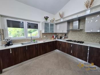 Fabulous villa in perfect conditions with panoramic terrace, lake view and garden. Pietraferrazzana Img10