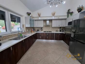 Fabulous villa in perfect conditions with panoramic terrace, lake view and garden. Pietraferrazzana Img9