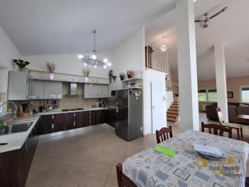 Fabulous villa in perfect conditions with panoramic terrace, lake view and garden. Pietraferrazzana Img8