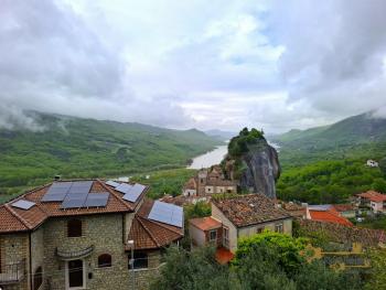 Fabulous villa in perfect conditions with panoramic terrace, lake view and garden. Pietraferrazzana Img19