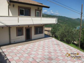 Fabulous villa in perfect conditions with panoramic terrace, lake view and garden. Pietraferrazzana Img68