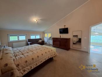 Fabulous villa in perfect conditions with panoramic terrace, lake view and garden. Pietraferrazzana Img59