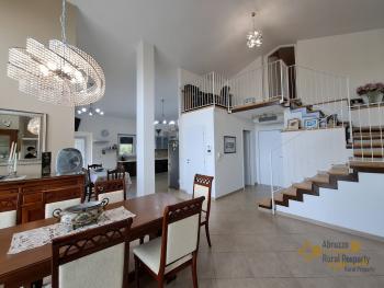 Fabulous villa in perfect conditions with panoramic terrace, lake view and garden. Pietraferrazzana Img24