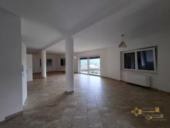 Fabulous villa in perfect conditions with panoramic terrace, lake view and garden. Pietraferrazzana Img70
