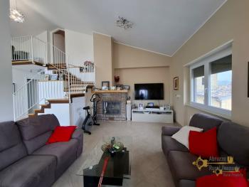 Fabulous villa in perfect conditions with panoramic terrace, lake view and garden. Pietraferrazzana Img26