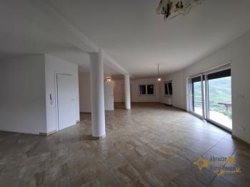 Fabulous villa in perfect conditions with panoramic terrace, lake view and garden. Pietraferrazzana Img72