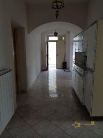 Spacious five bedroom country house with land in Abruzzo. Img26