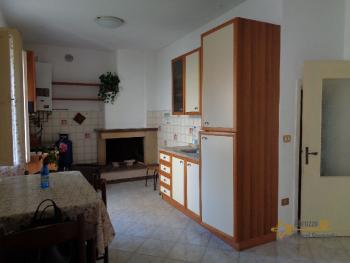 Spacious five bedroom country house with land in Abruzzo. Img10