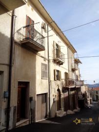 Habitable townhouse with garage and cellar for sale. Abruzzo. Img2