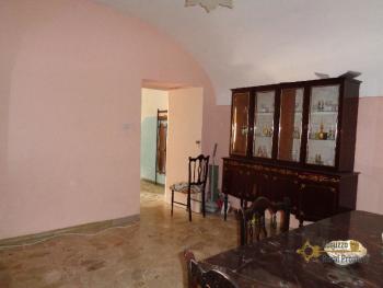 Habitable townhouse with garage and cellar for sale. Abruzzo. Img5