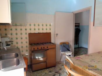 Habitable townhouse with garage and cellar for sale. Abruzzo. Img7